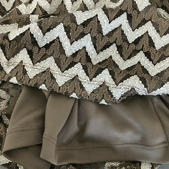 New Ronni Nicole Sheath Dress Womens L Chevron Gold White Shimmer 3/4 Sleeves Fi - Picture 9 of 14